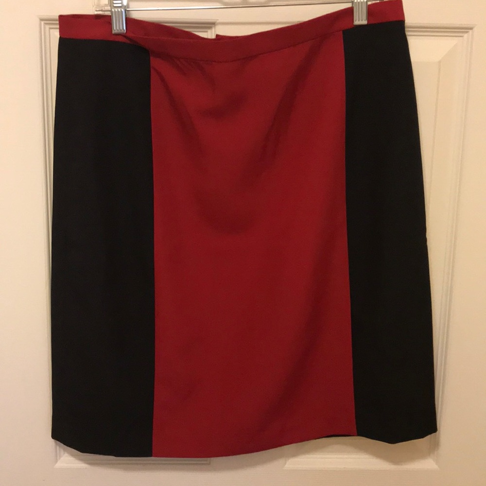 Metro style skirt size 14 red and black